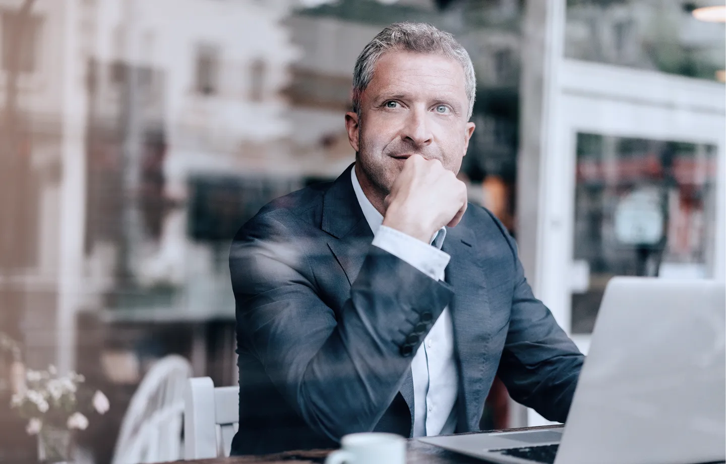 Empresário acessando Capital de Giro BNDES Sebrae pelo BTG Pactual Empresas