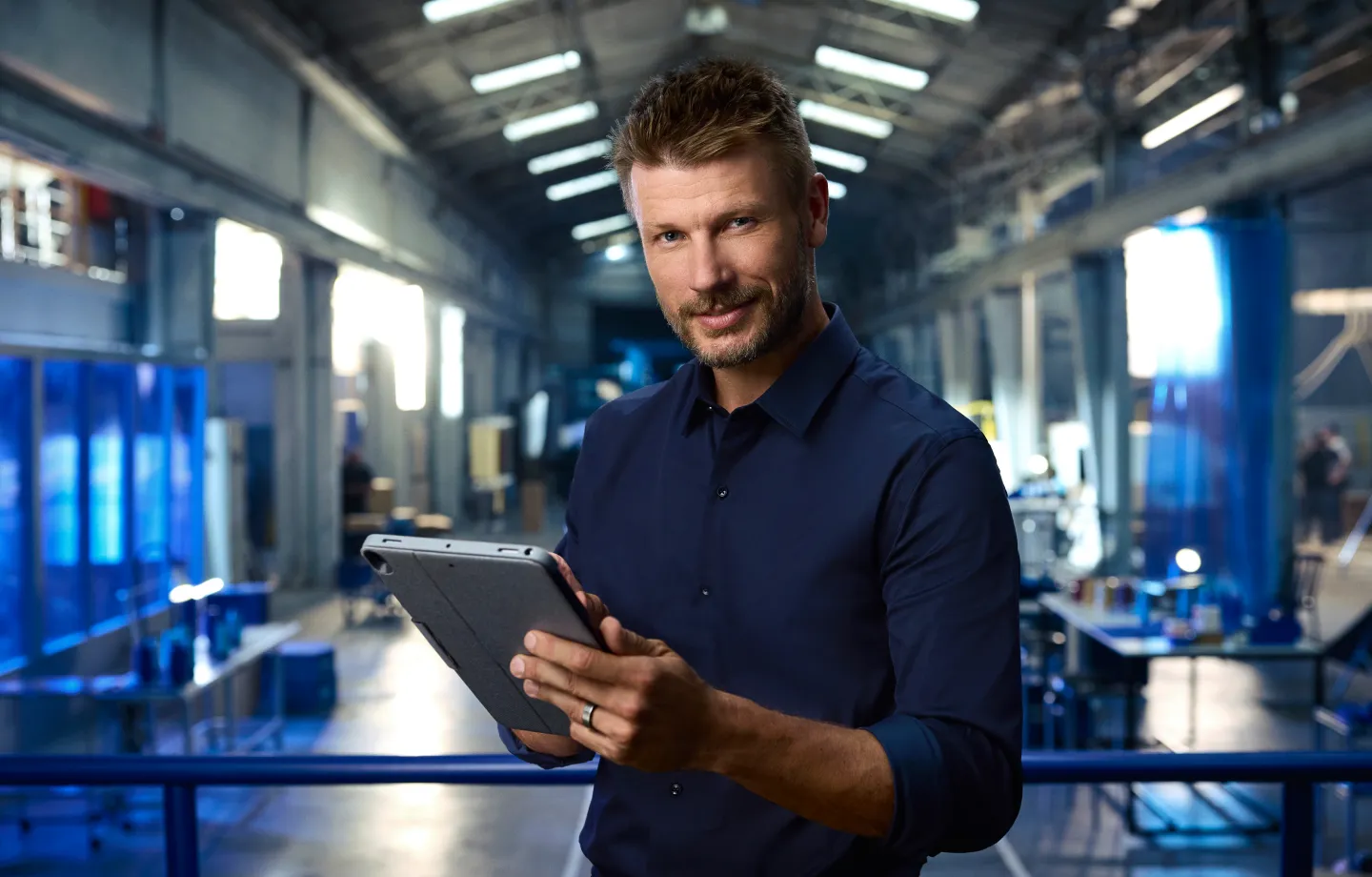 App BTG Empresas para gestão de negócios exibido em smartphone por Rodrigo Hilbert