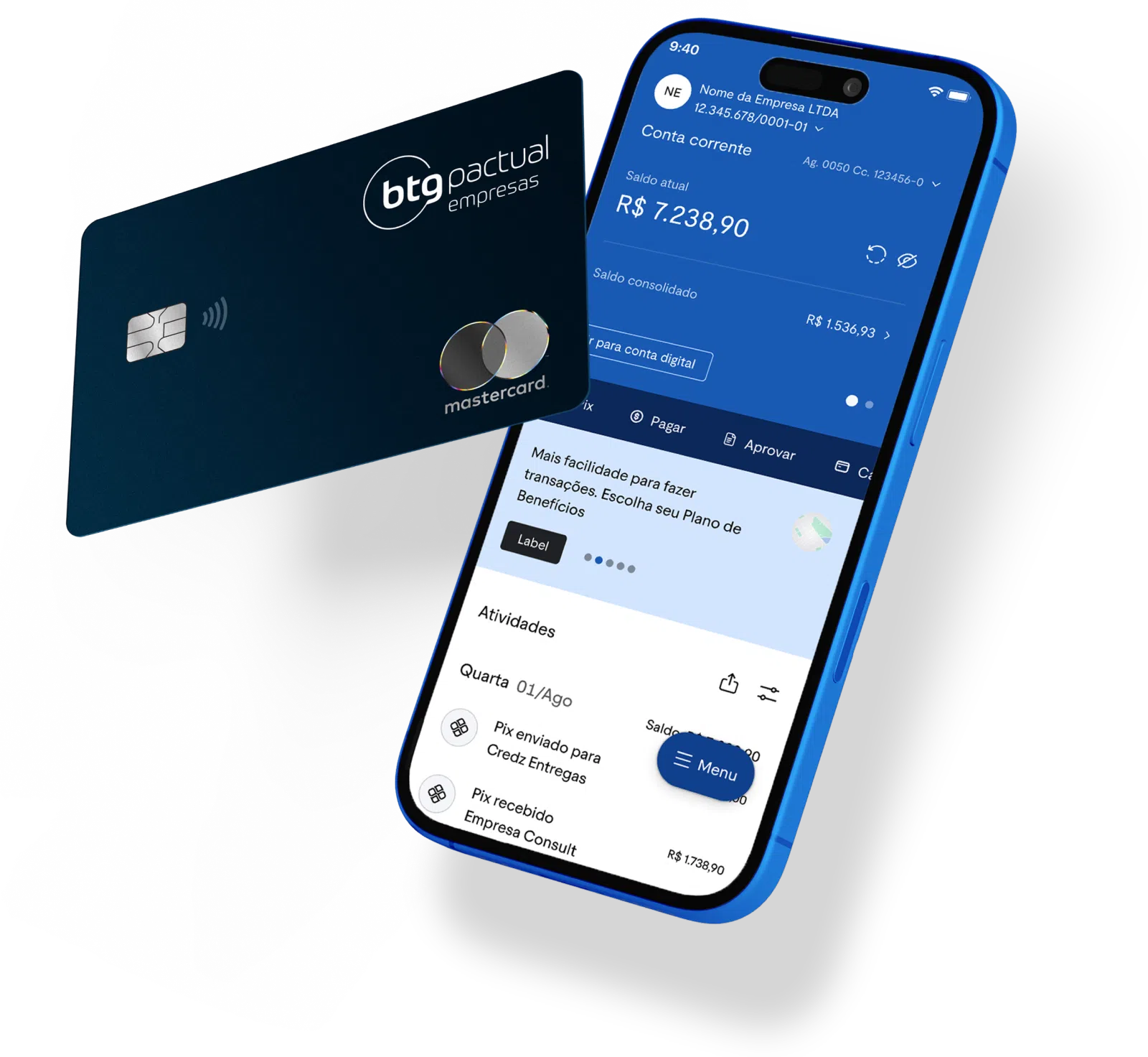 cartão de crédito e tela do celular no aplicativo do BTG Pactual Empresas