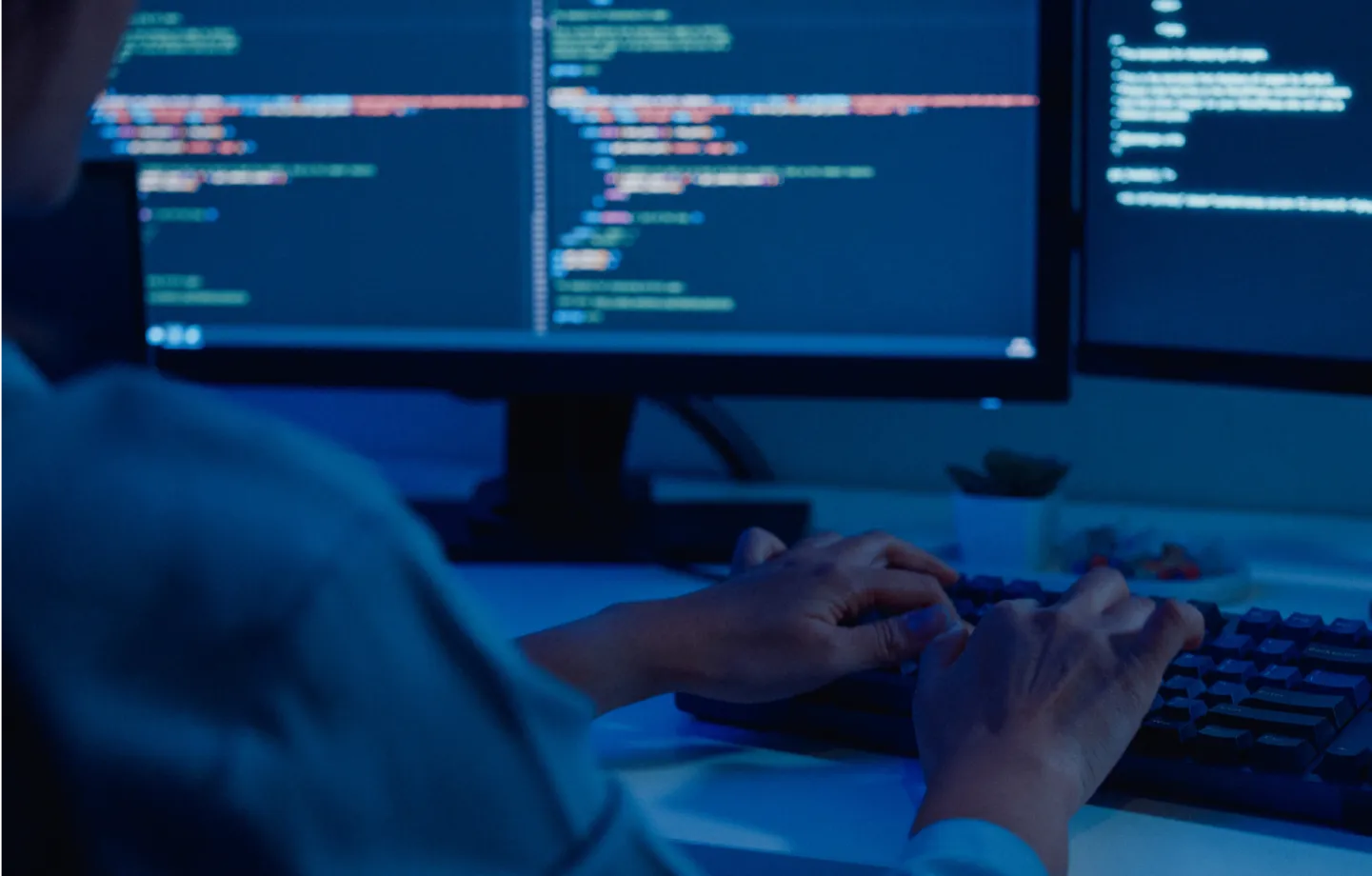 imagem de desenvolvedor programando