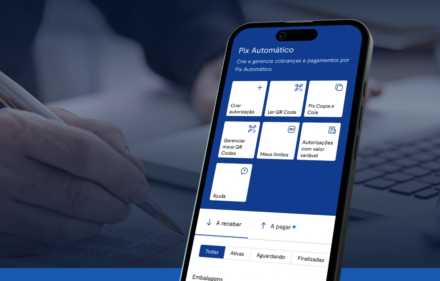 Empresário utilizando Pix automatico BTG Pactual