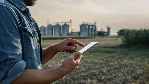 Acesso móvel no campo com estrutura de armazenamento soluções digitais para insumos