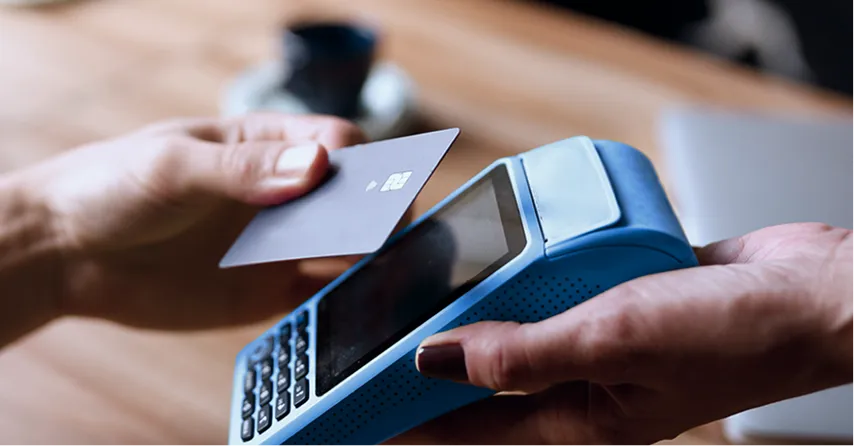transação sendo realizada entre cartão e o BTG Pay